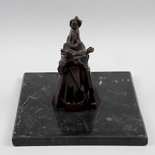 Firmado V. Romo. México, Ca. 2010. Virgen con niño. Fundición en bronce patinado, con base de mármol negro, 21/100.