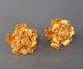 18k gold figural flower earrings