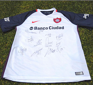 Camiseta del Atlético San Lorenzo de Almagro firmada por el equipo