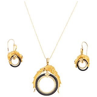 An onix, diamond and ruby 18K yellow gold necklace, pendant and pair of earrigs. 