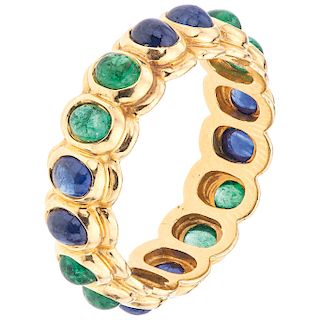 A sapphire and emerald 18K yellow gold ring. 