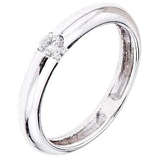 A diamond 14K white ring. 