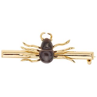 A cultured pearl 14K yellow gold brooch.