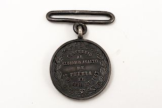 Navalón. Medalla sobre la Batalla del 2 de Abril de 1867 en Puebla. En plata, 25 mm. Esta batalla, marcó el fin del Segundo Imperio.