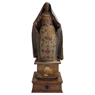 VIRGIN MARY. MEXICO, 18TH CENTURY. Polychromed wood, sculpted with canvas. 22.8 in tall