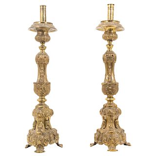 A PAIR OF CANDLEHOLDER. MEXICO, 19TH CENTURY. Bronze, decorated with vegetal motifs, olives and lockets with depictions of the Holy Father. 23.2 in ta