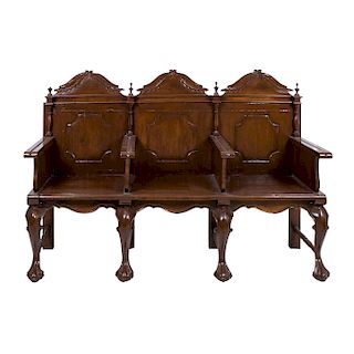 SACRISTY BENCH. PUEBLA, 18TH CENTURY. CHIPPENDALE Style. Carved wood. Segmented design for three places.