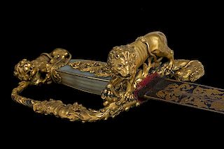 A MAGNIFICENT, PRESENTATION GRADE SWORD OF FRENCH MANUFACTURE, C. 1810-1830 

An enigma, this ornate presentation-grade, statue-hilt...