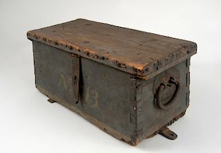18TH C. AMERICAN SIDE BOX FOR FIELD ARTILLERY CARRIAGE 

This is the only ammunition box for an 18th century American field artiller...