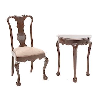 Lote de 2 piezas. SXX. En madera. Consta de: mesa con sola y silla. Silla con asiento en tapicería color marrón. 66 x 55 x 32 cm.