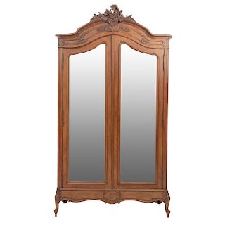 Armario. Francia. Siglo XX. Estilo Luis XV. En talla de madera de nogal. Con 2 puertas con espejo de luna biselada. 245 x 140 x 50 cm.