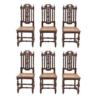 Lote de 6 sillas. Francia Siglo XX. En talla de madera de roble. Con respaldos semiabiertos y asientos de bejuco.