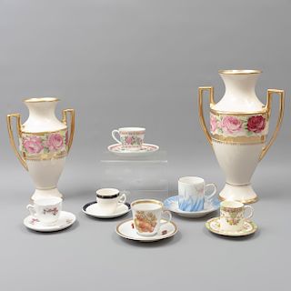 Lote de 14 piezas. Inglaterra, Alemania y China. SXX. Porcelana de Bavaria, Waldershof, Sutherland, otros. Consta de: 2 jarrones, otros
