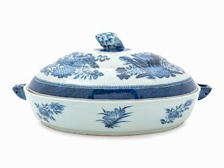 A Chinese Export Blue Fitzhugh Porcelain Covered Entree Dish 