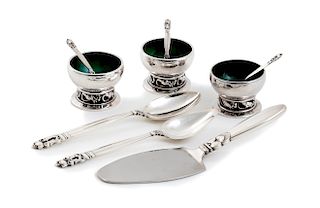 Three sterling silver salt cellars, two spoons and one scoop - Danmark, Georg Jensen 