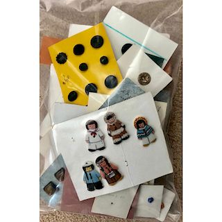 BAG LOT OF SMALL CARDS OF BUTTONS