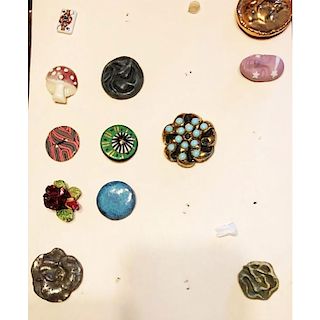 4 1/2 CARDS OF CERAMIC BUTTONS