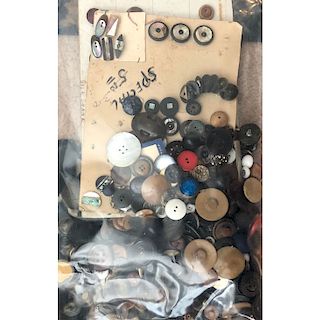 BAG LOT OF VI & COMPOSITION BUTTONS, AND MORE