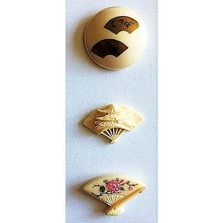 3 BEAUTIFULLY CARVED FAN BUTTONS IN NATURAL MATERIAL