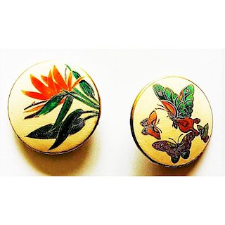 PAIR OF EXTRA LARGE DIVISION 3 SATSUMA PICTORIAL BUTTONS