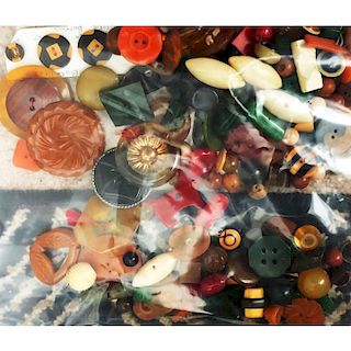 BAG LOT OF COLORFUL BAKELITE BUTTONS