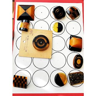 CARD OF LAMINATED BAKELITE BUTTONS