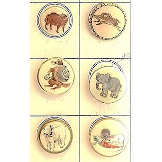 SMALL CARD OF MEDIUM SATSUMA ASSORTED ANIMAL BUTTONS