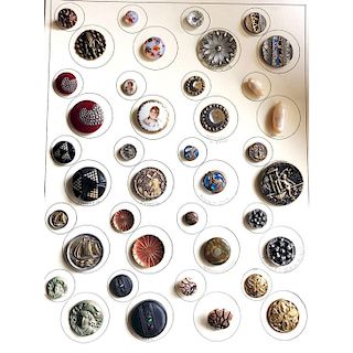 MOTHER/DAUHGHTER PAIRS IN ASSORTED MATERIAL BUTTONS