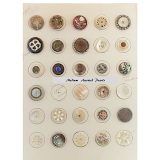 CARD OF MEDIUM ASSORTED TECHNIQUES IN SHELL BUTTONS