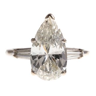 A Ladies 4.00 ct Pear Shape Diamond Ring