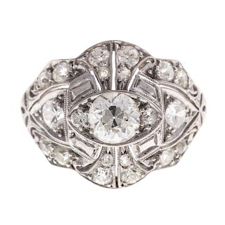 A Ladies Vintage Diamond Ring in Platinum