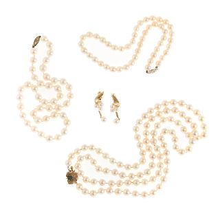 A Collection of Ladies Pearl Jewelry