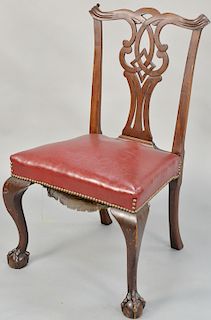 Chippendale mahogany side chair, having pierced carved splat over upholstered seat set on cabriole legs ending in ball and claw feet, 18th century. he