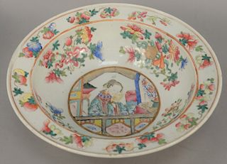 Famille Rose basin, China, Qing Dynasty, first half of the 19th century, decorated with floral rim and Taoist symbols, surrounding a central medallion