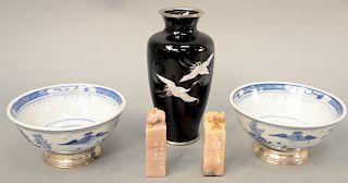 Five piece Chinese lot, to include a pair of blue & white silver footed bowls, China, 19th century, of conical shape, Nanking pattern and a seven char