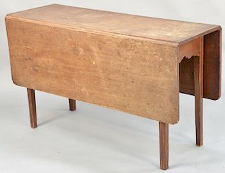 Federal mahogany drop leaf table, circa 1790, height 29 inches, top closed: 16" x 49 1/2", top open: 49 1/2" x 49 1/2".