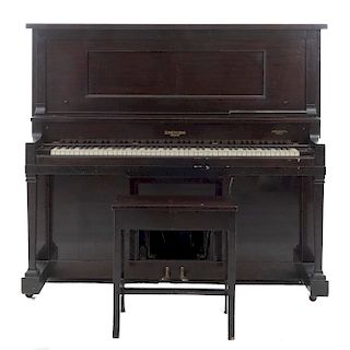 Piano-pianola. Estados Unidos. SXX. En madera laqueada. Marca Stanley & Sons. Con banco y teclas de marfil. 138 x 157 x 72 cm.
