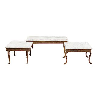 Mesa de centro y 2 mesas laterales. SXX. Elaboradas en bronce. Con cubiertas de mármol blanco jaspeado. 41 x 120 x 60 cm. (mayor)