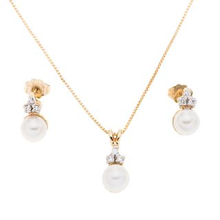 Collar, pendiente y par de aretes con perlas diamantes en oro amarillo de 14k. 3 perlas cultivadas de 5mm. 9 diamantes corte 8 x...