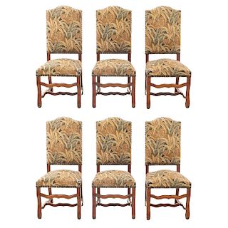 Lote de 6 sillas. Francia. Siglo XX. En talla de madera de roble. Con respaldos cerrados y asientos en tapicería vegetal.
