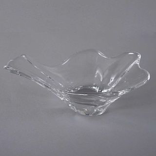 Dulcero, Francia, siglo XX Diseño orgánico. Elaborado en cristal transparente DAUM. Depósito con bordes irregulares.