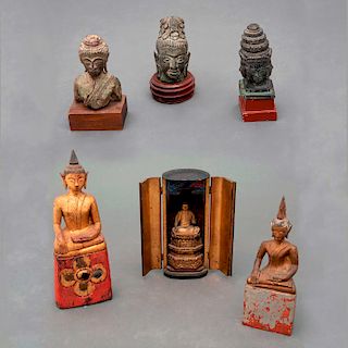 Lote de artículos decorativos. Consta de: Cabezas de Buda. Orígen oriental, Siglo XX. Elaboradas en bronce con bases.Pz: 6