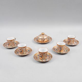 Servicio de té. Persia, Irán, Babel,SXIX. Elaborado en porcelana policromada con impresión de retrato del Sha Naser al-Din Qajar.Pz: 12