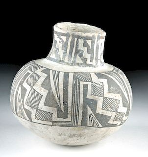 Anasazi / Mogollon Black-on-White Pottery Olla