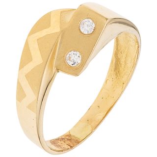 A yellow gold 18 K ring with simulants.