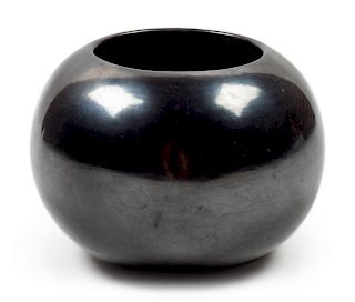 Maria Martinez 
(San Ildefonso, 1887-1980)
Blackware Jar