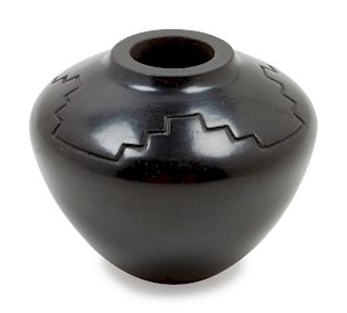 Jeff Roller
(Santa Clara, b. 1963)
Miniature Blackware Pot