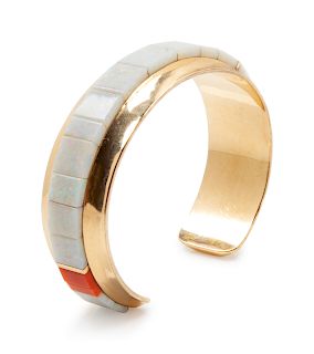 Victor Beck
(Dine, b. 1941)
Yellow gold bracelet with shell inlay