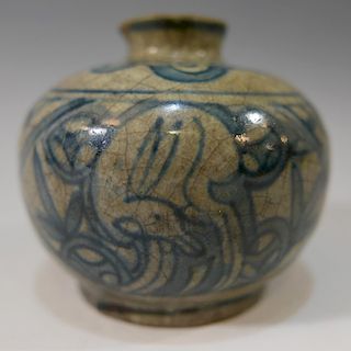 CHINESE ANTIQUE BLUE AND WHITE JAR - MING DYNASTY