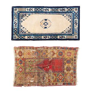 Lote de 2 alfombras. Siglo XX. Elaboradas en fibras de lana y algodón. 150 x 100 cm y 154 x 91 cm.